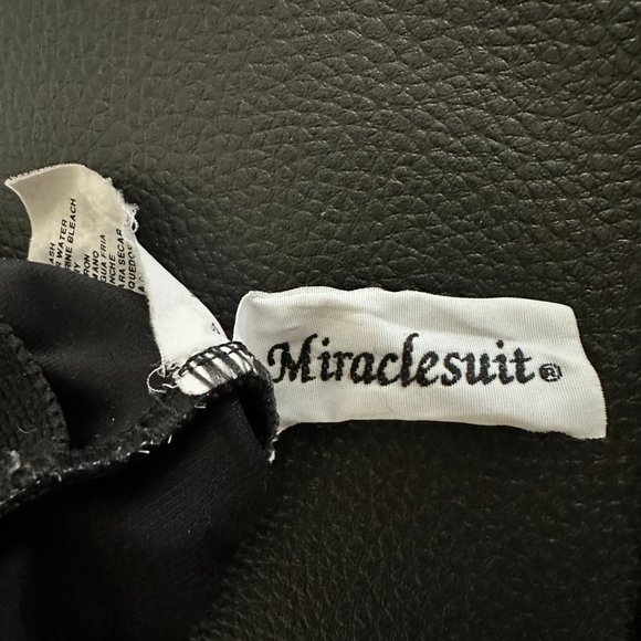 MIRACLESUIT SZ16 Black Ruffle Ruched Halter Plunge One-Piece Swimsuit S11349 - Picture 6 of 8